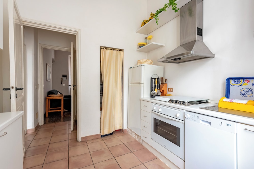 Inviting 2-bed flat near the beach