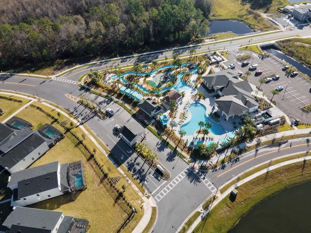 Themed 7bedroom and Pool 18 Guests