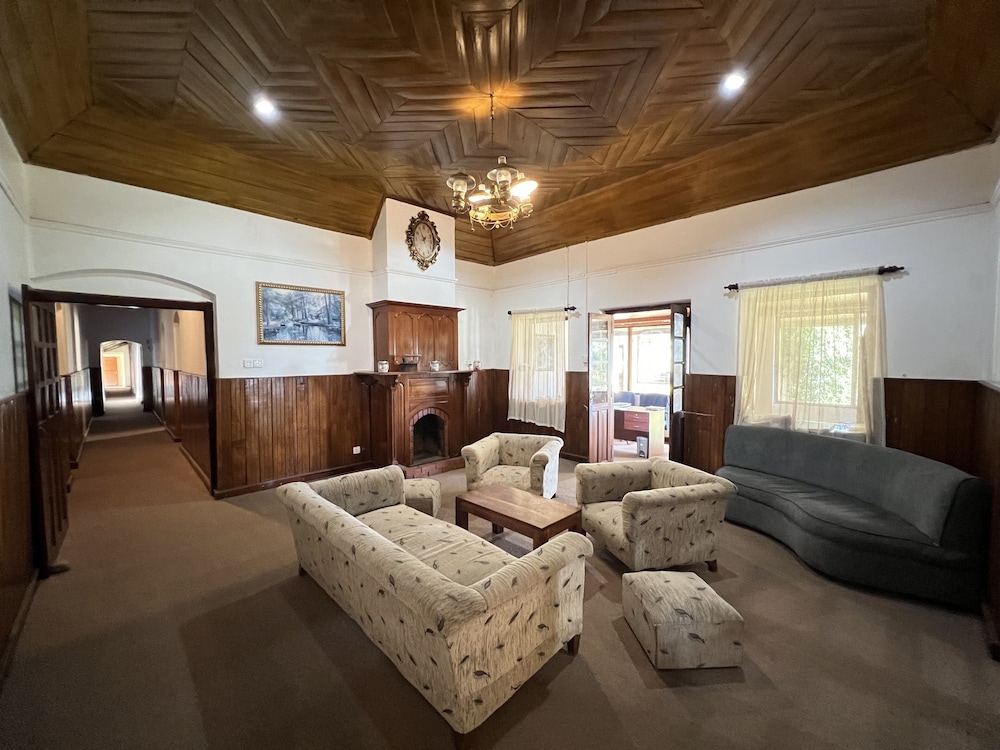 Tea Bush Hotel - Nuwara Eliya