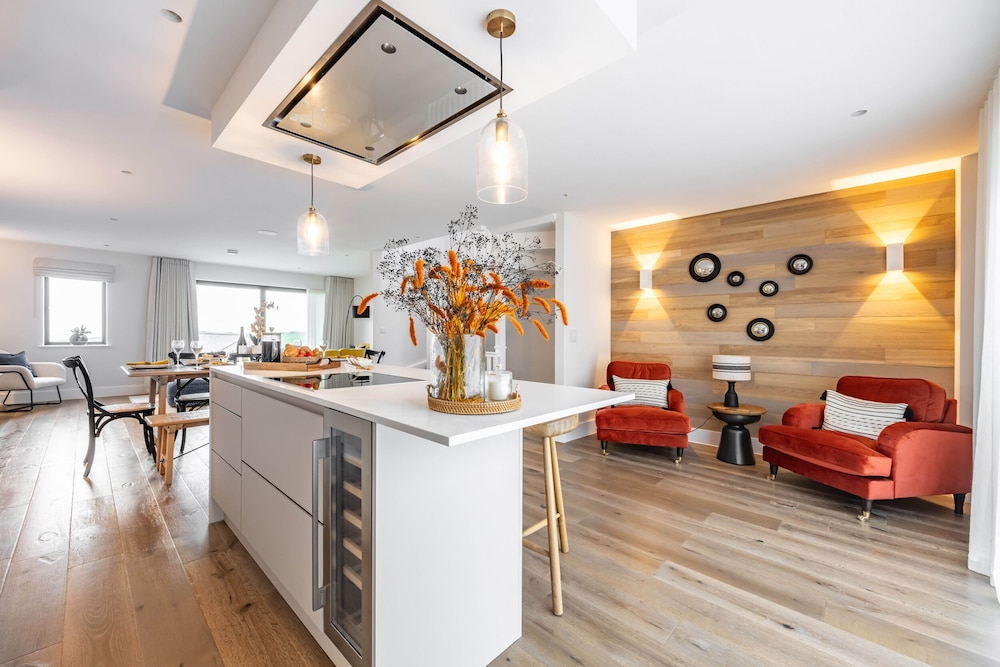 Porth Beach Villa