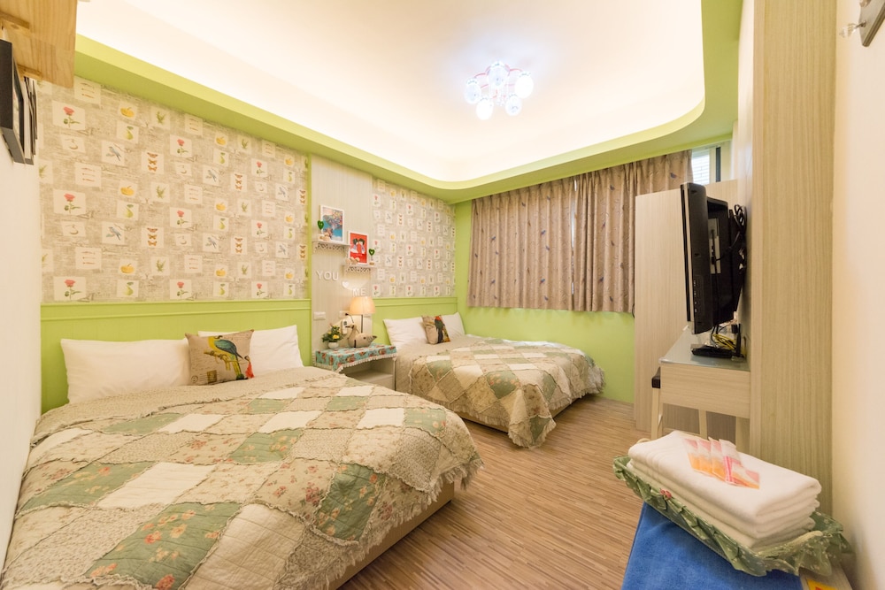 Sunrise Champs Hostel