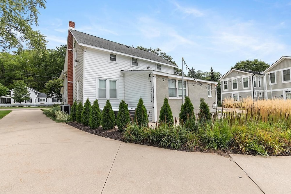 Saugatuck Harbor House