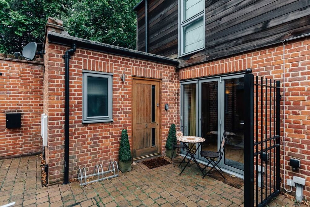 Peels Yard - Central Henley view 4