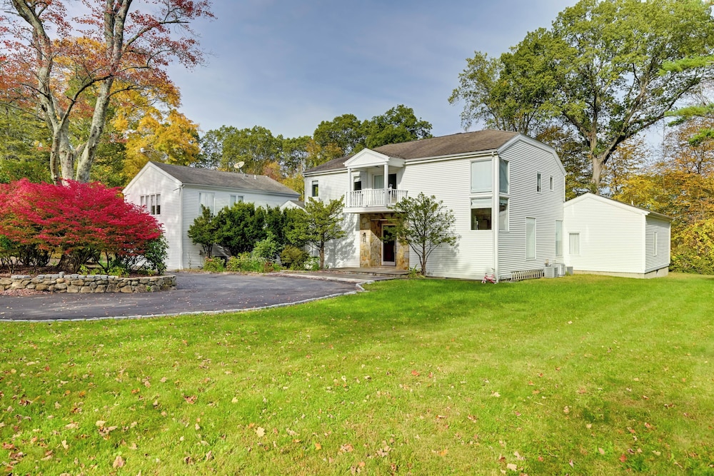 Gold Coast Getaway! Upscale Apt Near New Canaan
