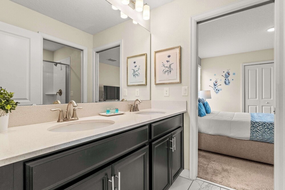 Resort Vibes At Championsgate - Home for 14 With Private Lanai