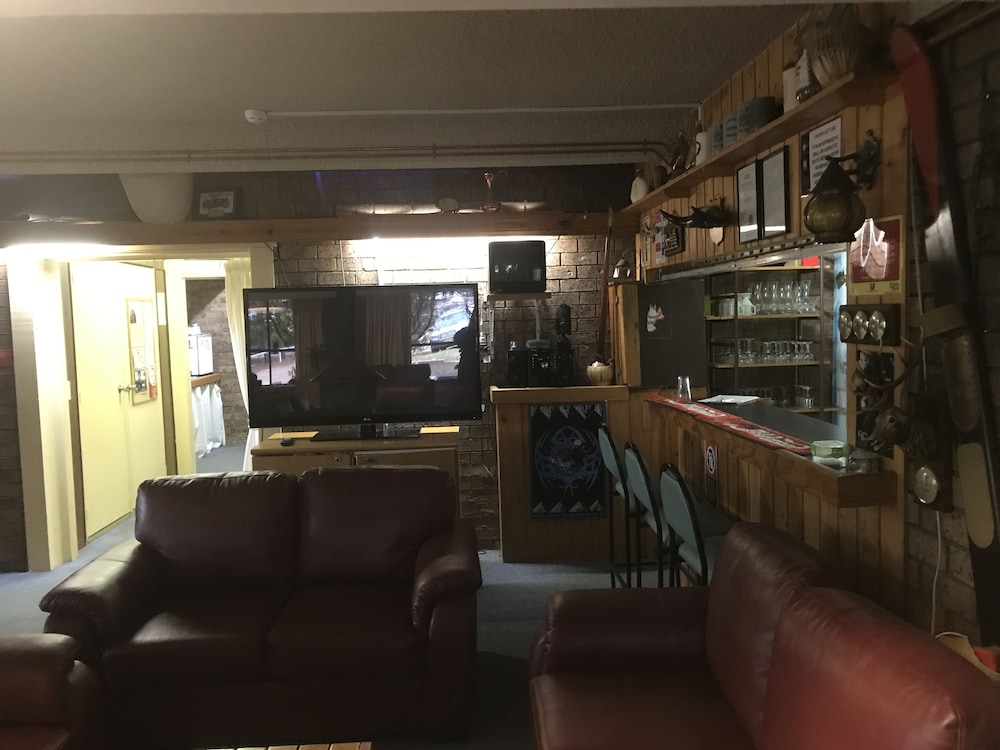 Cooba Holiday Motel