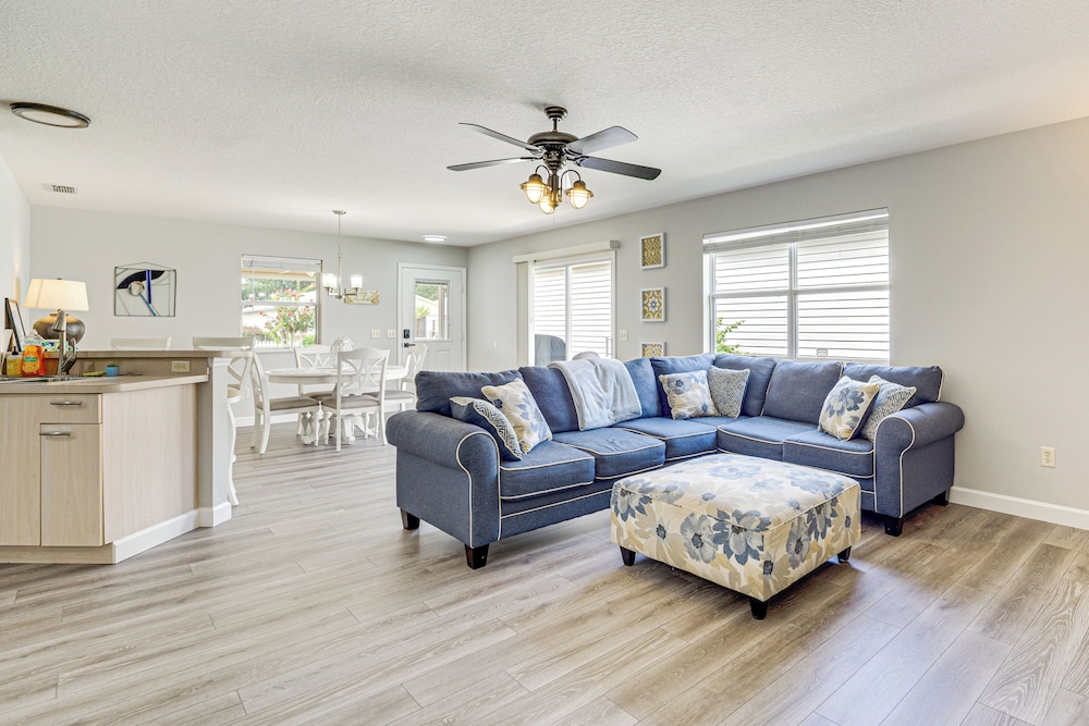 6 Mi to Lake Sumter Landing: Home w/ Perks!