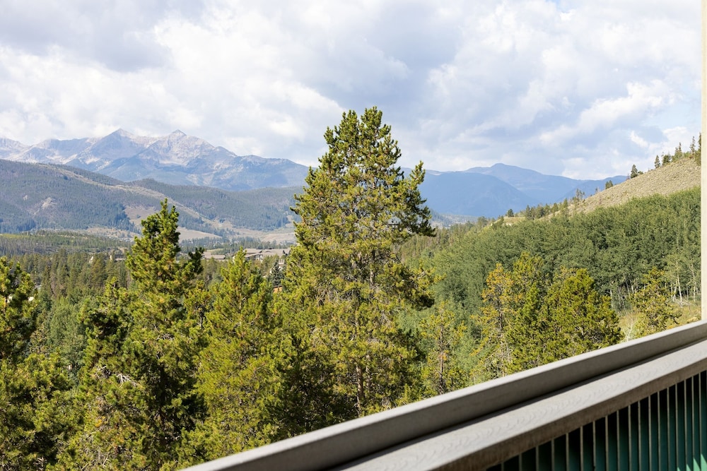 2534 Saints Johns 2 Bedroom Condo by RedAwning view 4