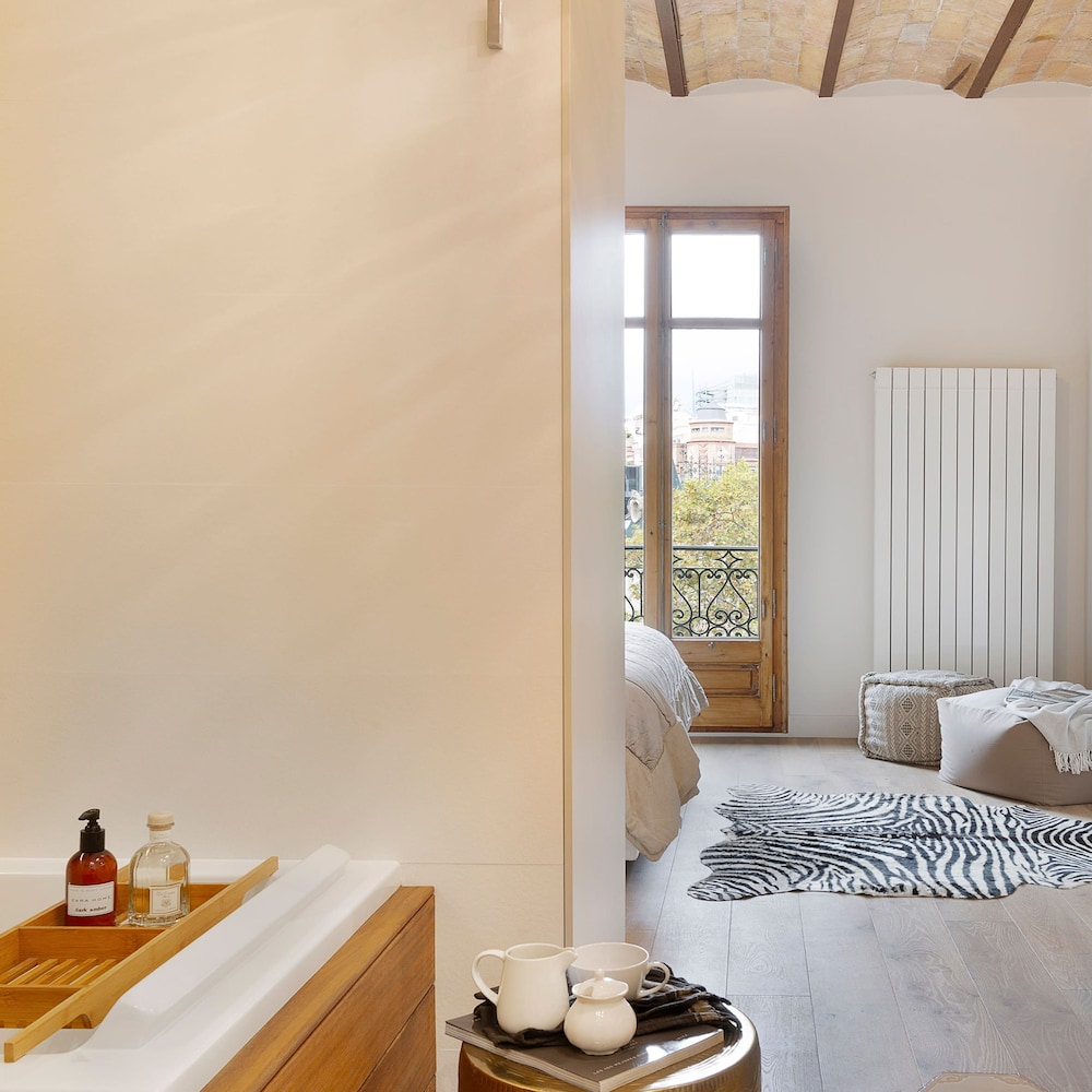 The Avenue 2BR Luxury Unit in Diagonal Ave