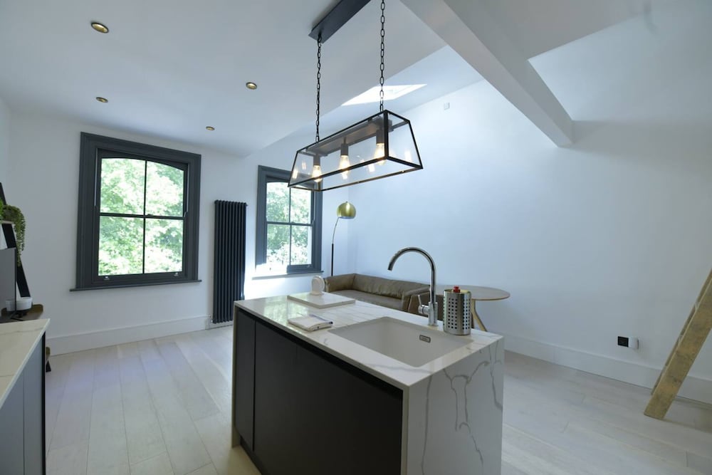 Contemporary 2 Bedroom Apartment on Columbia Road