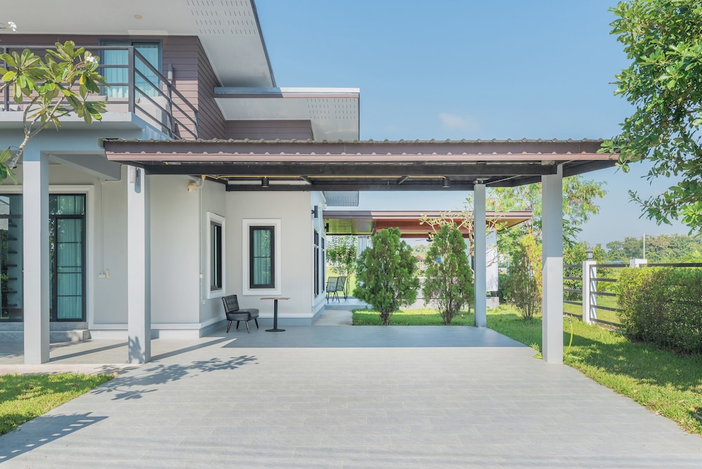 The garden pool villa resort at doisaket