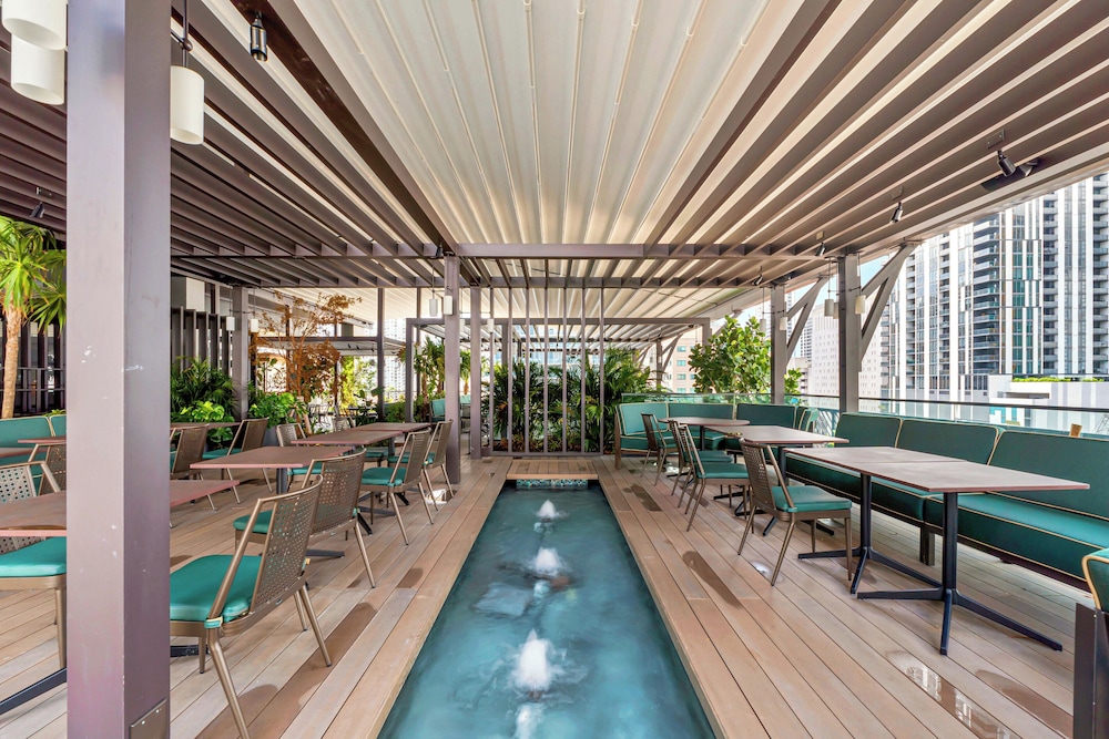 Luxury 49FL Condo with City Views