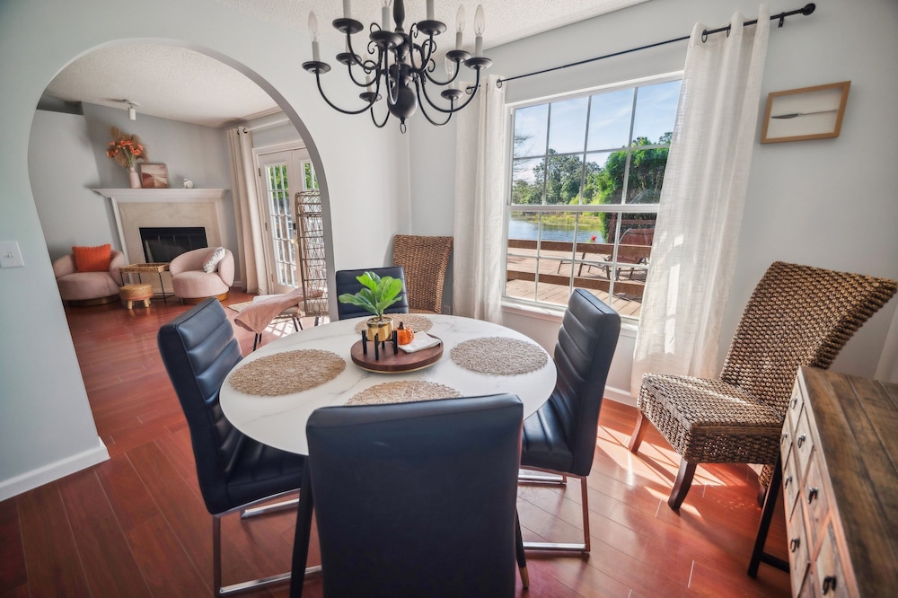 Pondside Perch - Your Waterfront Retreat 3 Bedroom Home