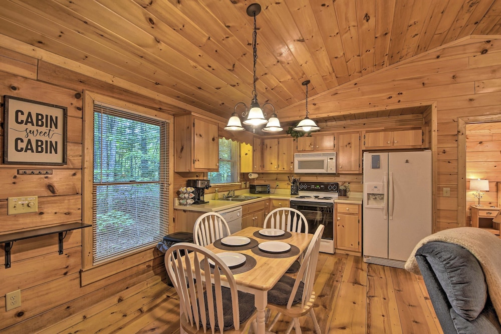 'pinot & Pine' Chic Log Cabin ~ 5 Mi to Blue Ridge view 5