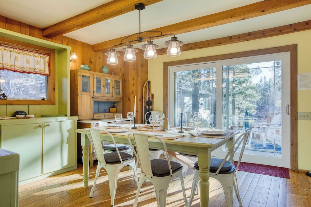 Waterfront Big Bear Cabin w/ Hot Tub, Private Dock & Firepit Lakeside on Lagunita