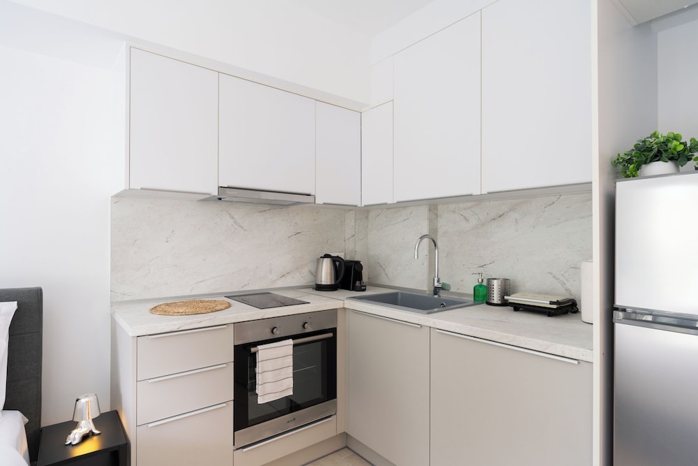 Velvet Luxury Studios in the City Center by BiNobi!