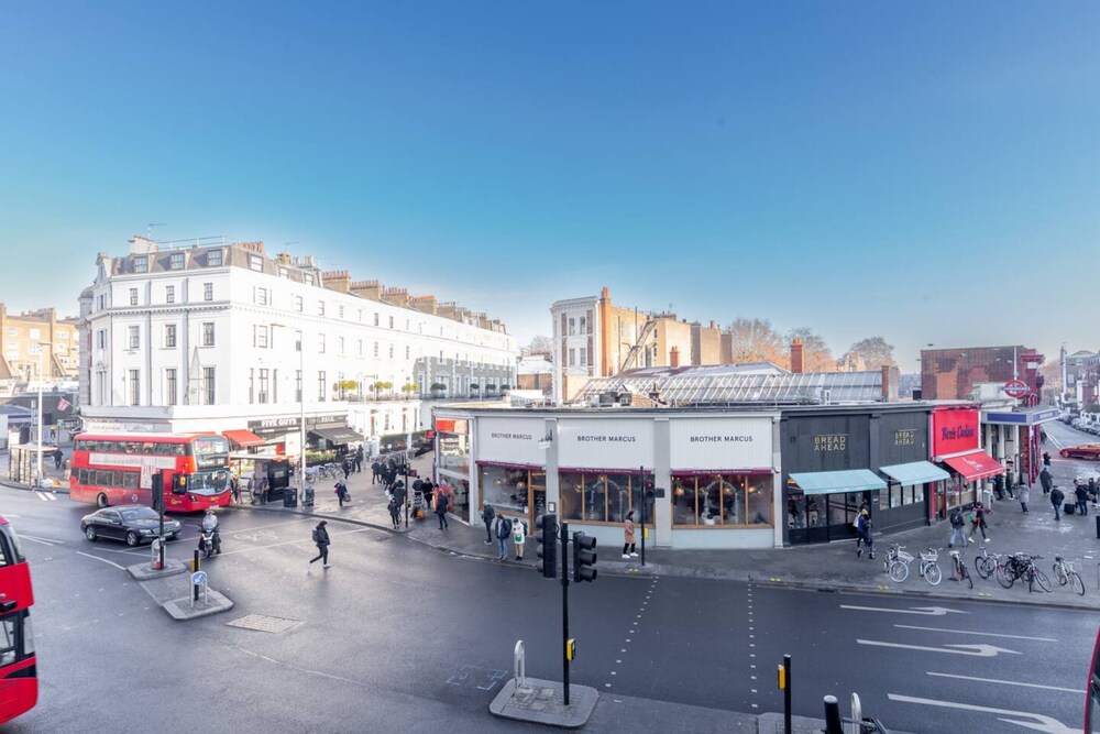 Central 2 Bedroom Flat - Opposite South Kensington Tube