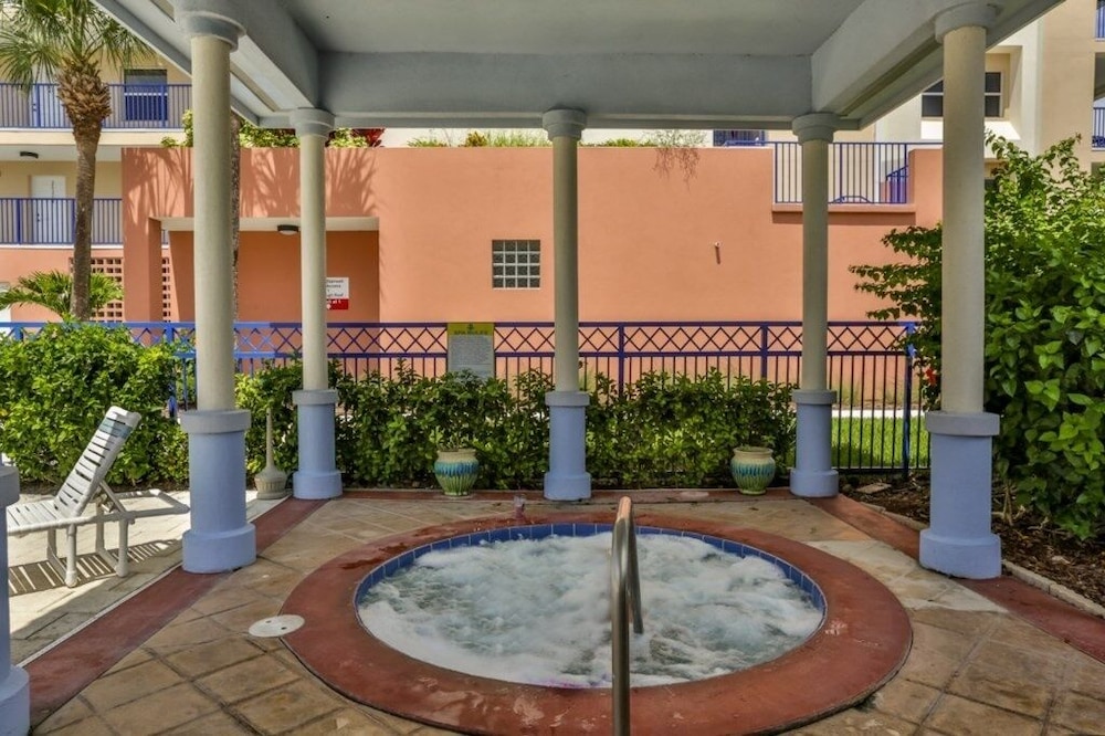 Kid Friendly Condo With Pool, Basketball, Bocce, Hot Tub, And More! 3 Bedroom Condo