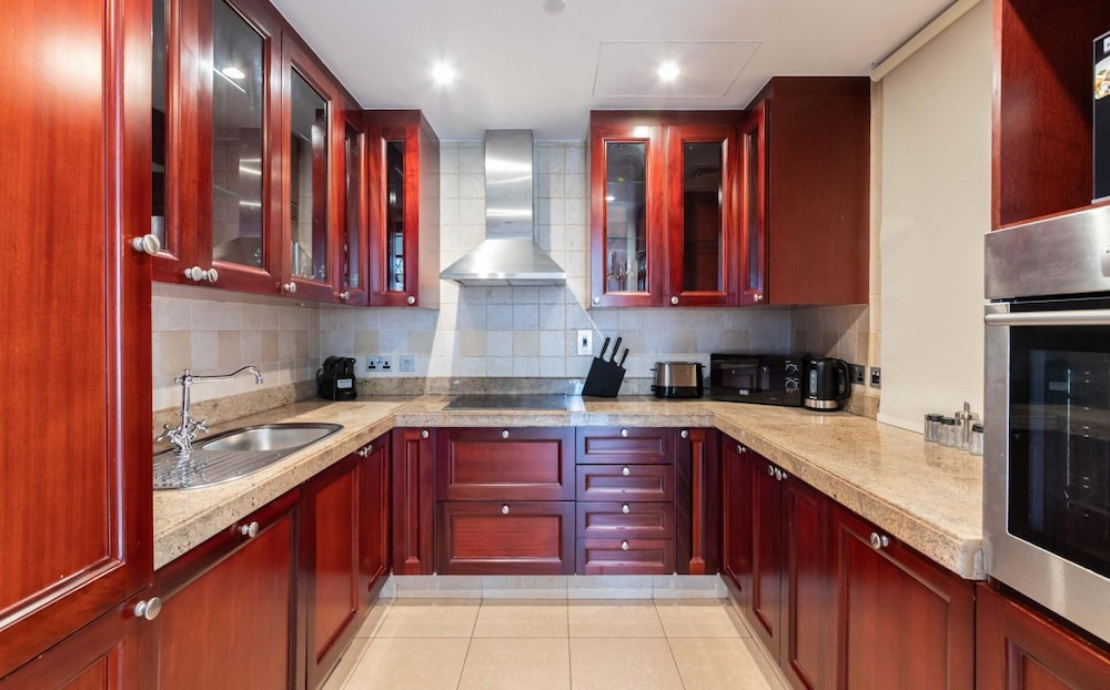 Luxury Living Next to Dubai Mall Burj Khalifa