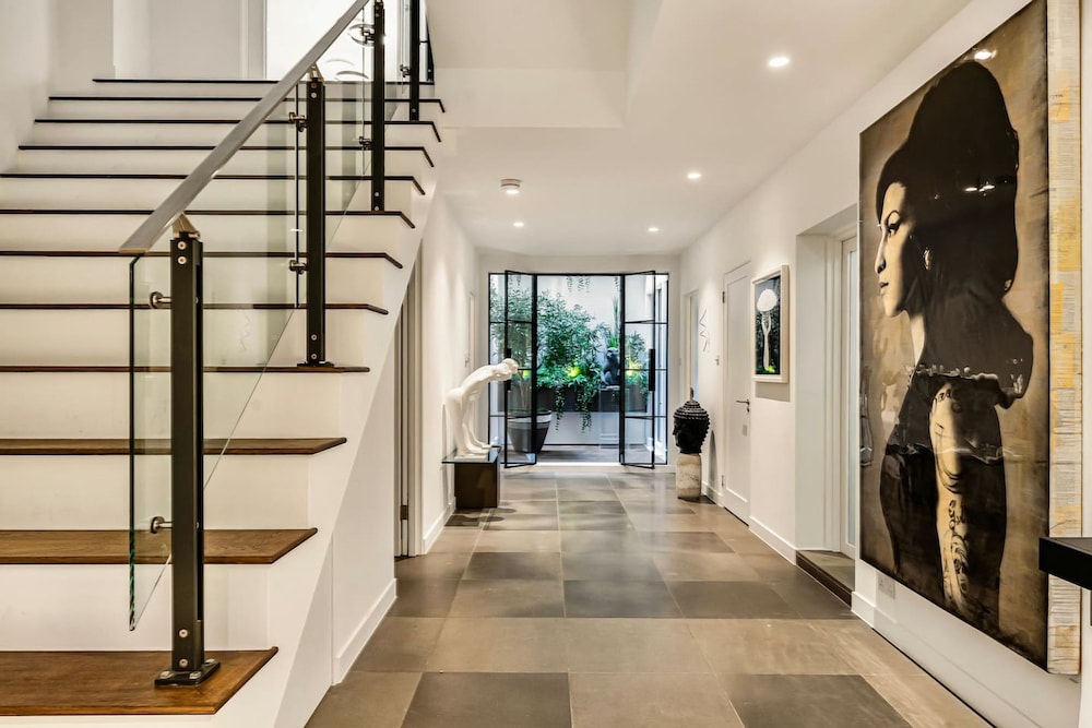 London Mews Home w Glass Atrium Terrace