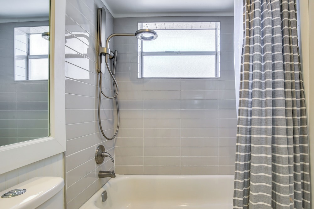Community Pool: Lauderhill Vacation Rental