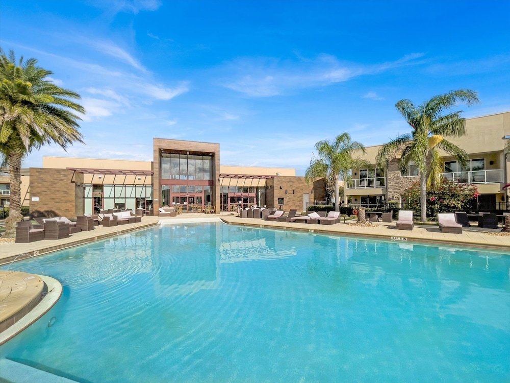 Magic Village Resort 4 Bedroom townhome with Outdoor Kitchen 4 Townhouse
