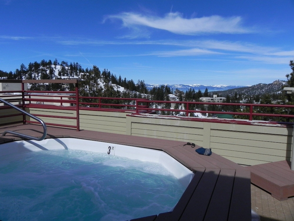 Owner-Managed Ridge Tahoe Studio