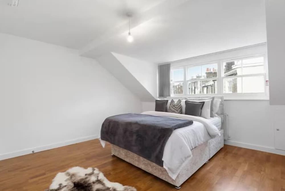 Flat 2 Victoria Grove