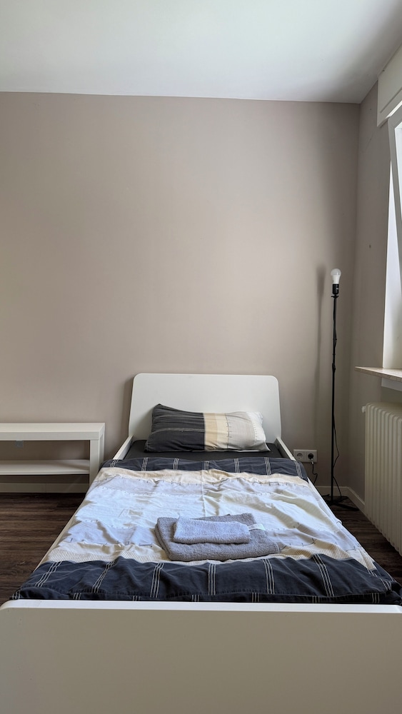 Three Bedroom Comfort Apartment Maintal