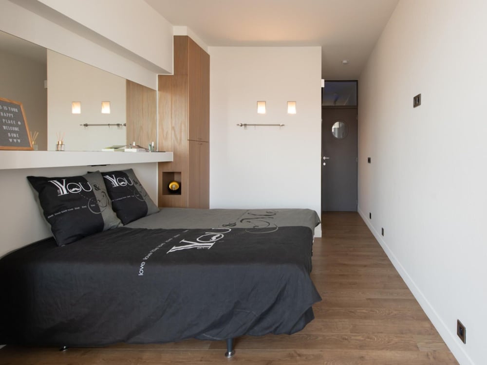 Apartment With Frontal sea View in Raversijde