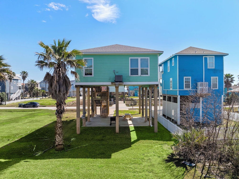 Sunny Beach House by Ryson Vacation Rentals