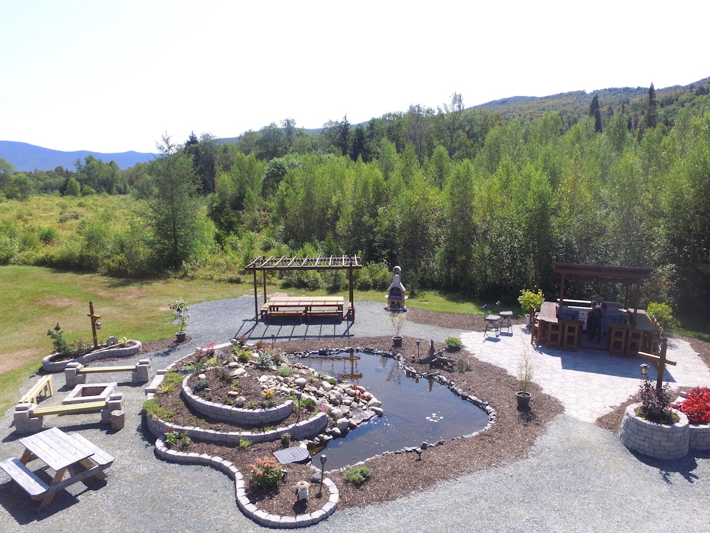 Moose Lodge and Cabins by Bretton Woods Vacations
