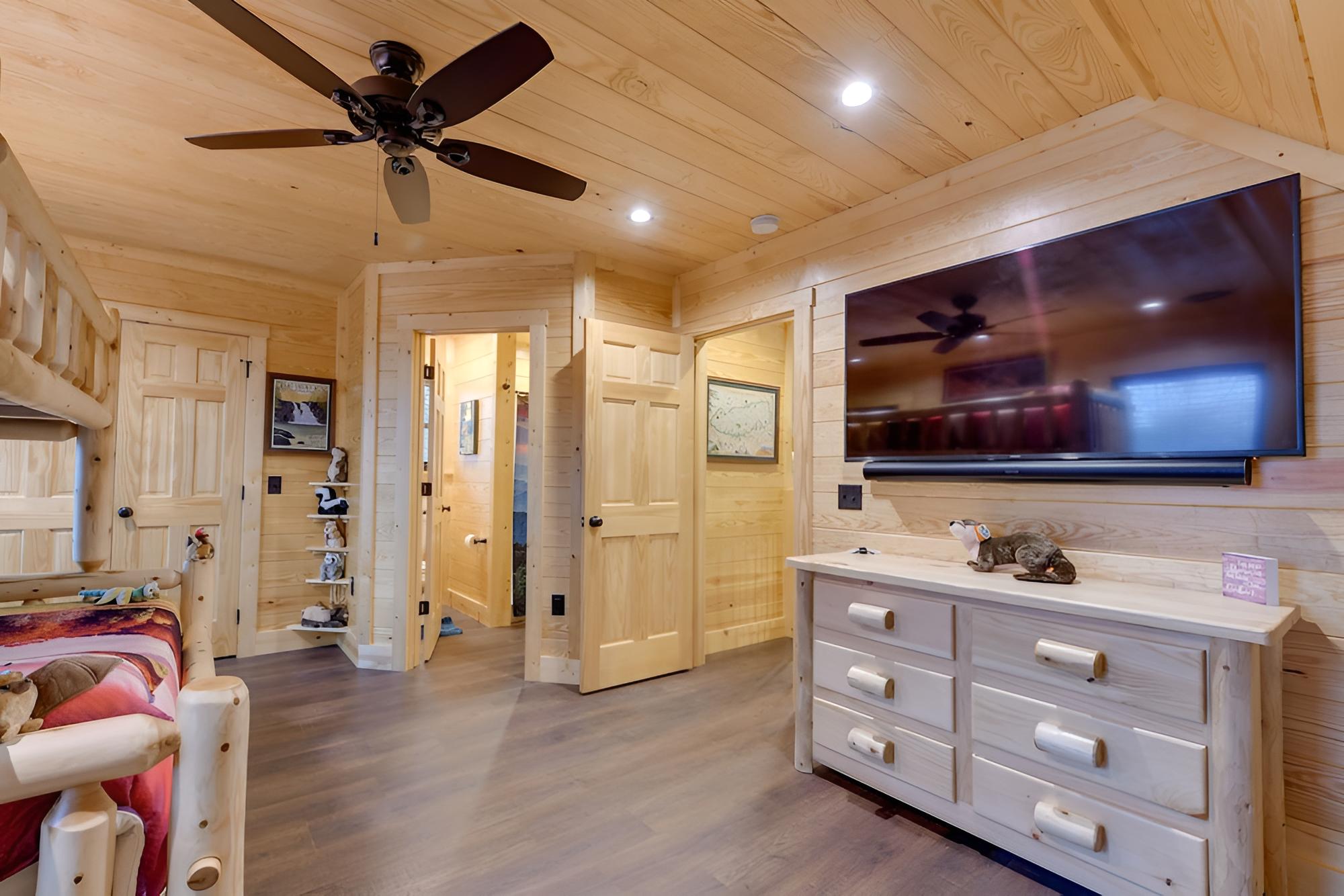 Dtwn Maggie Valley Cabin Near Blue Ridge Parkway! view 3