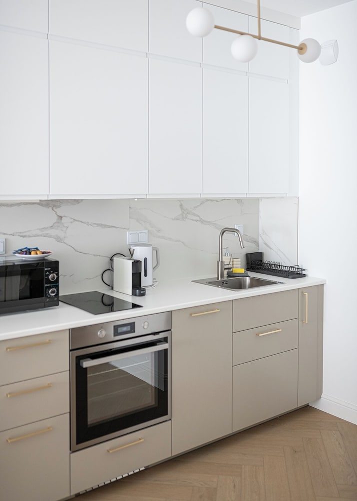 RentPlanet - Apartament Grzybowska view 2