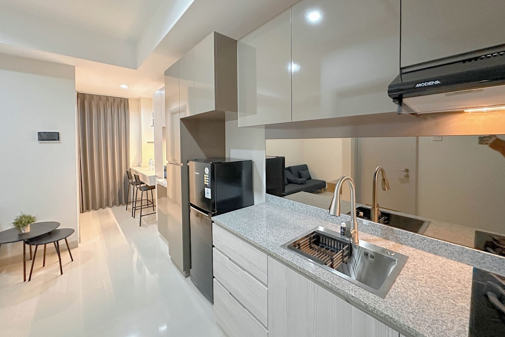 Modern And Cozy 1Br At Grand Sungkono Lagoon Apartment