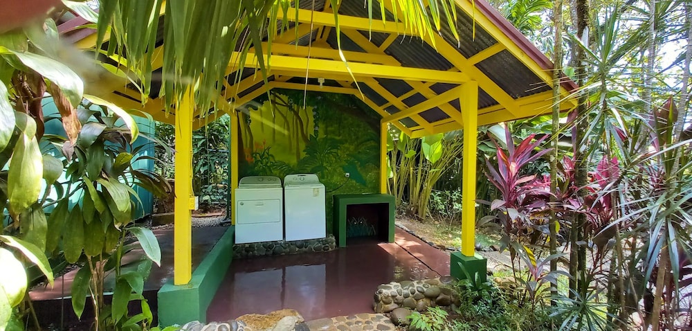 Cabinas Costa Tropicana