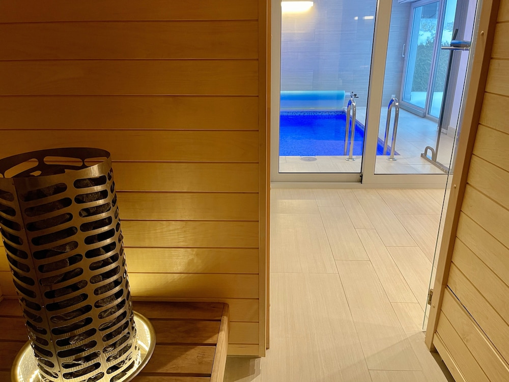 Magnolia House - Indoor Pool and Sauna