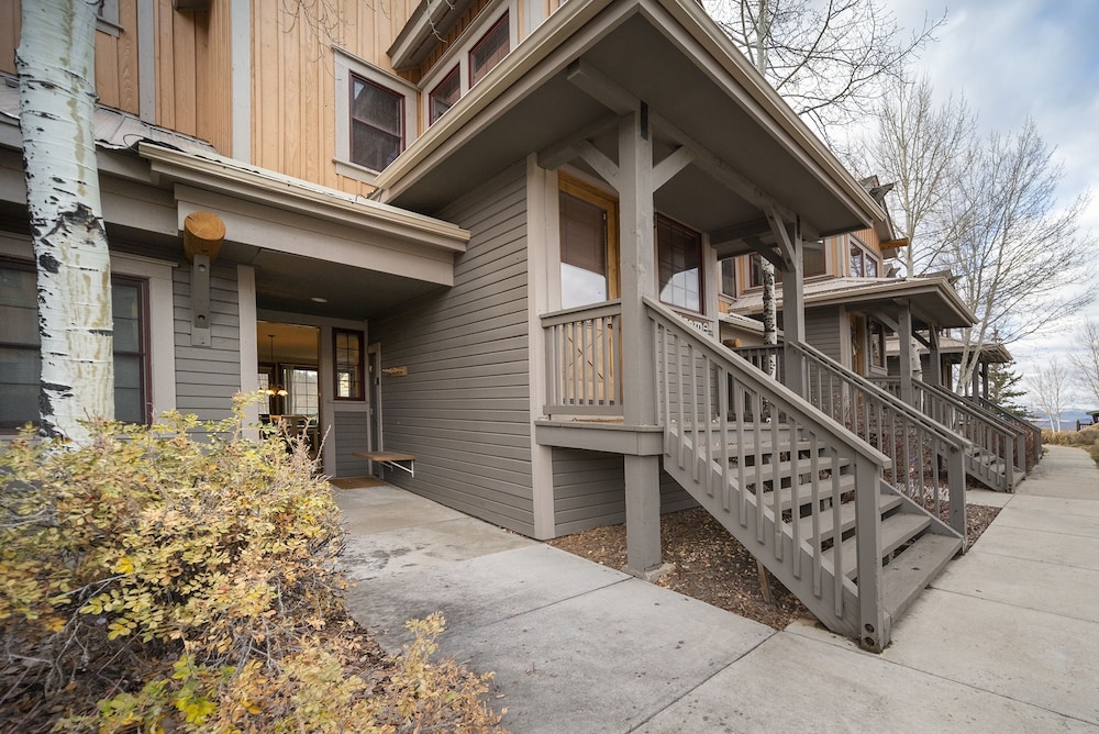 Palomino At Kicking Horse 2 Bedroom Cabin by Redawning - Property Image 7