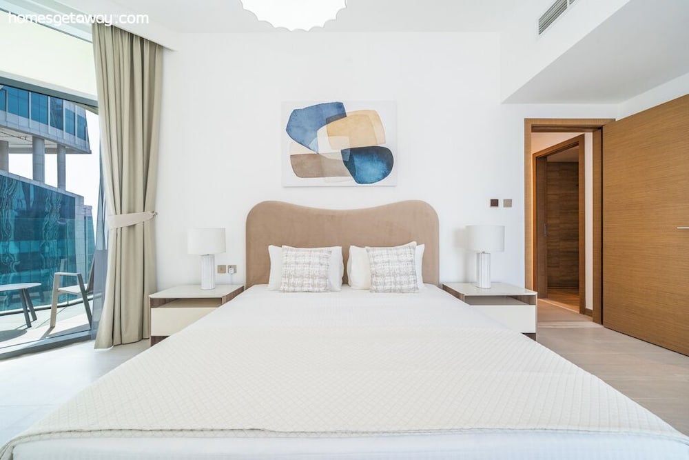 Stunning 2BR Apt – High-Floor with Breathtaking Views