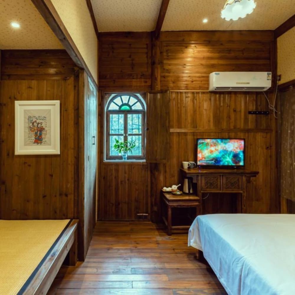 Pig's Inn Huangshan Bishan view 5