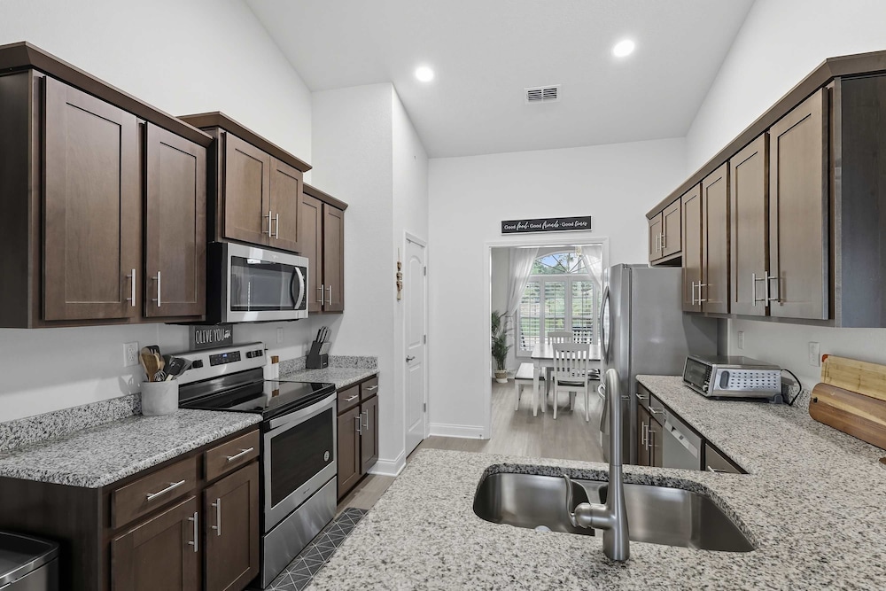 Modern 4BR Retreat Near Beach Heated Pool