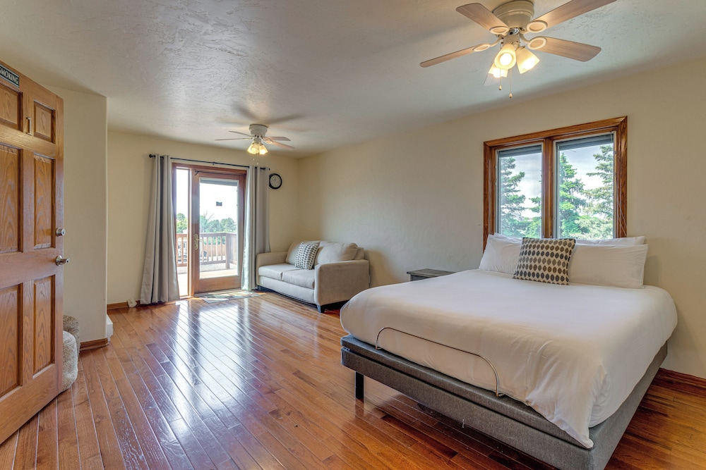 Stylish Aurora Farmhouse w/ Deck, Animals On-site! view 4