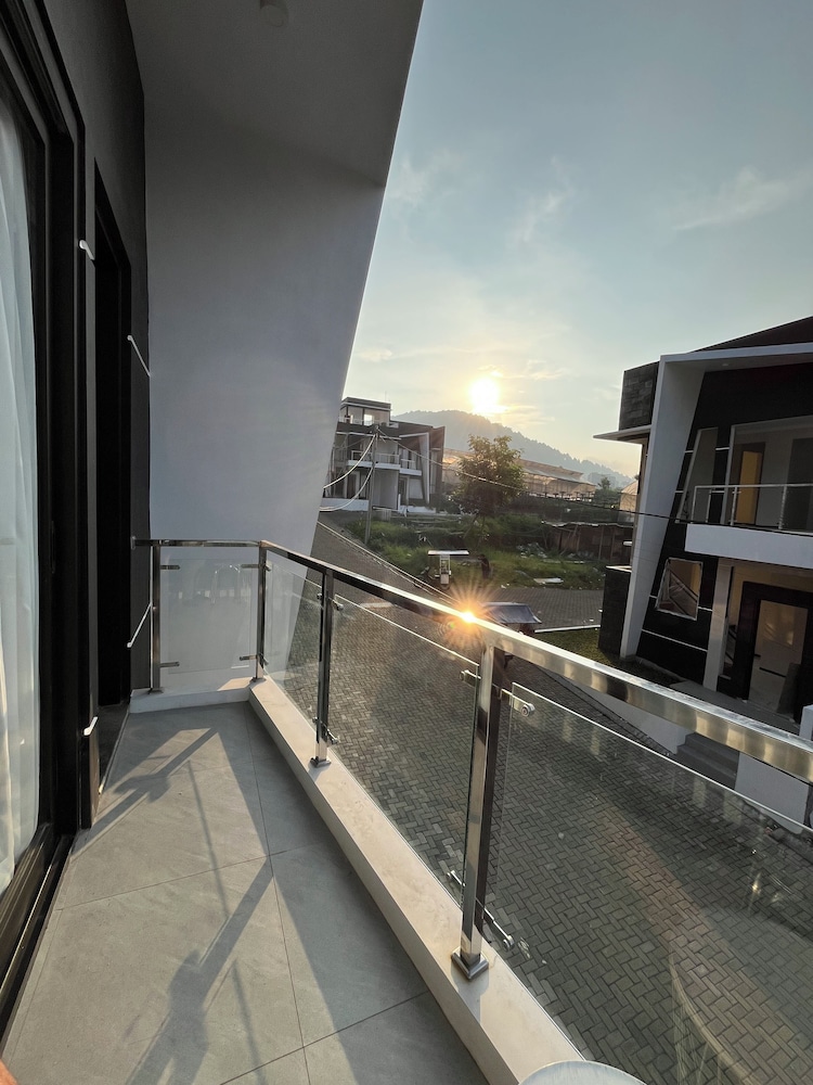 Arrayyan Executive Village Complex Batu