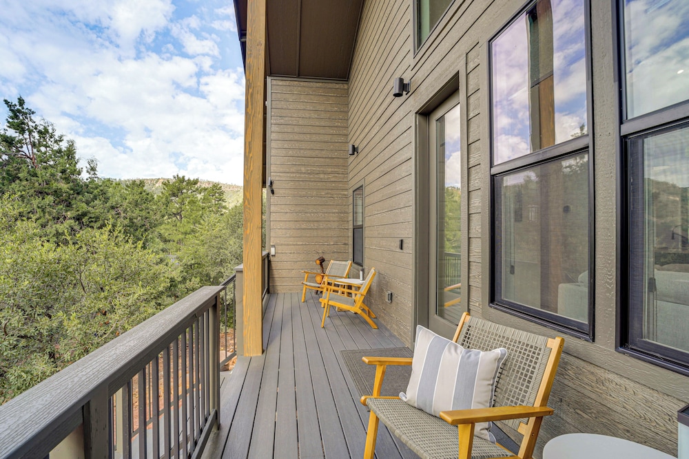Luxe Pine Home w/ Tonto National Forest Access!