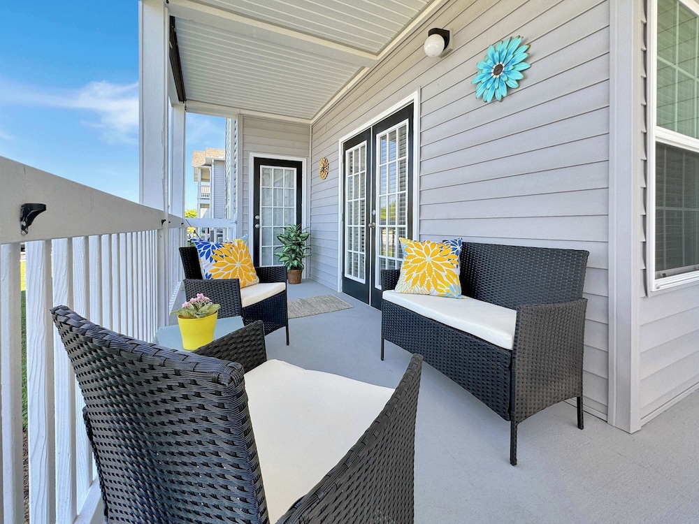 Coastal Retreat - Stay for 6!