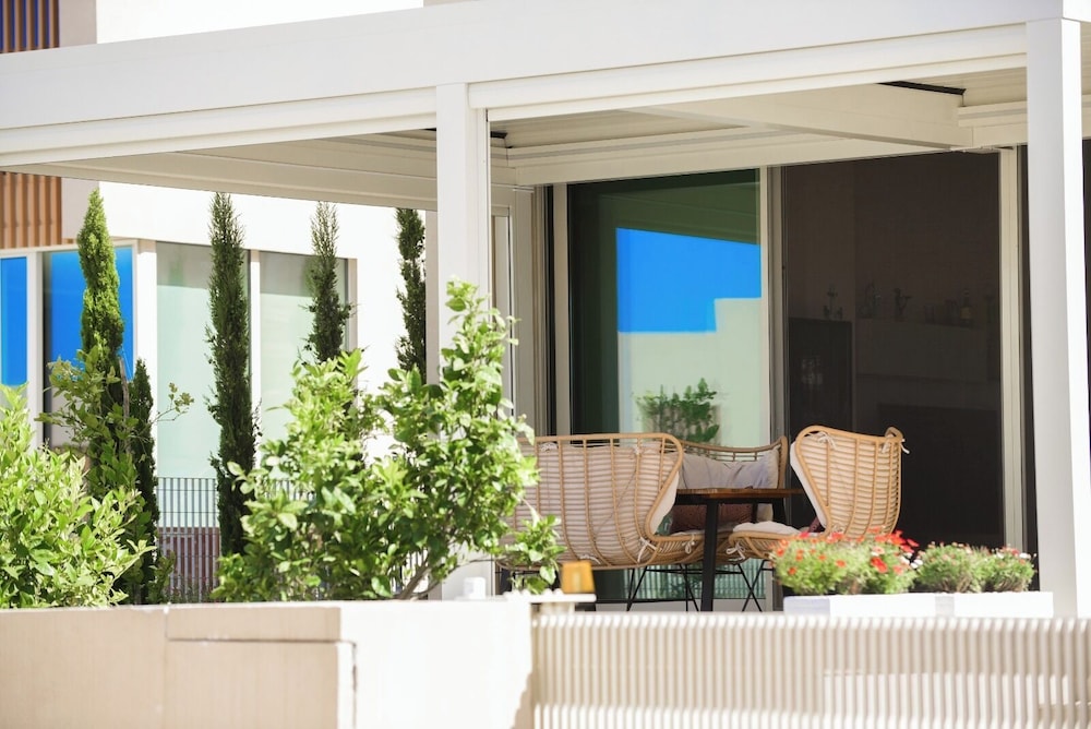Whisky Green Coast Hotel & Apartments