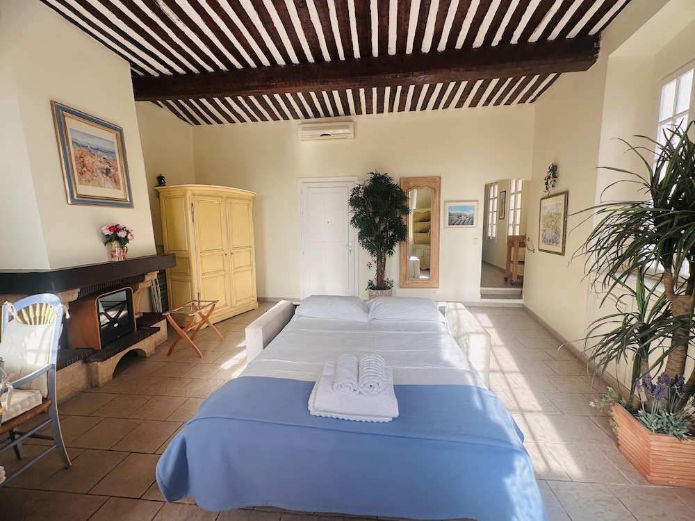 Very Charming Studio Apartment on Port in Cannes a Short Walk to Palais With Aircon and Internet - 411