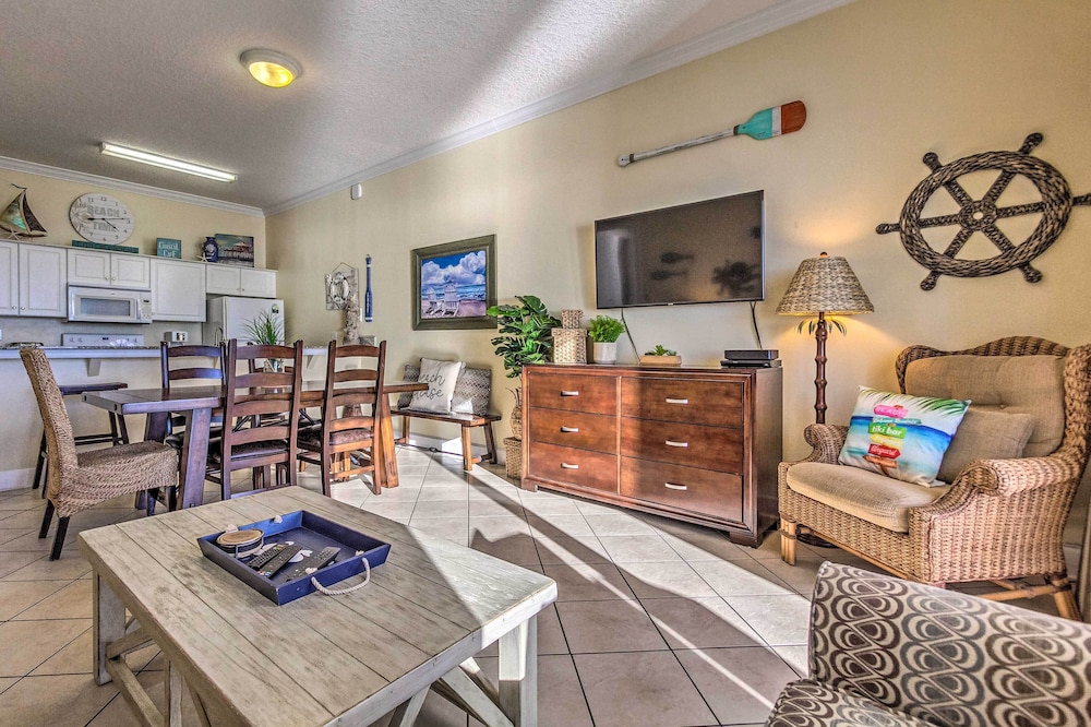 Beachfront Condo w/ Resort Amenities & Ocean Views