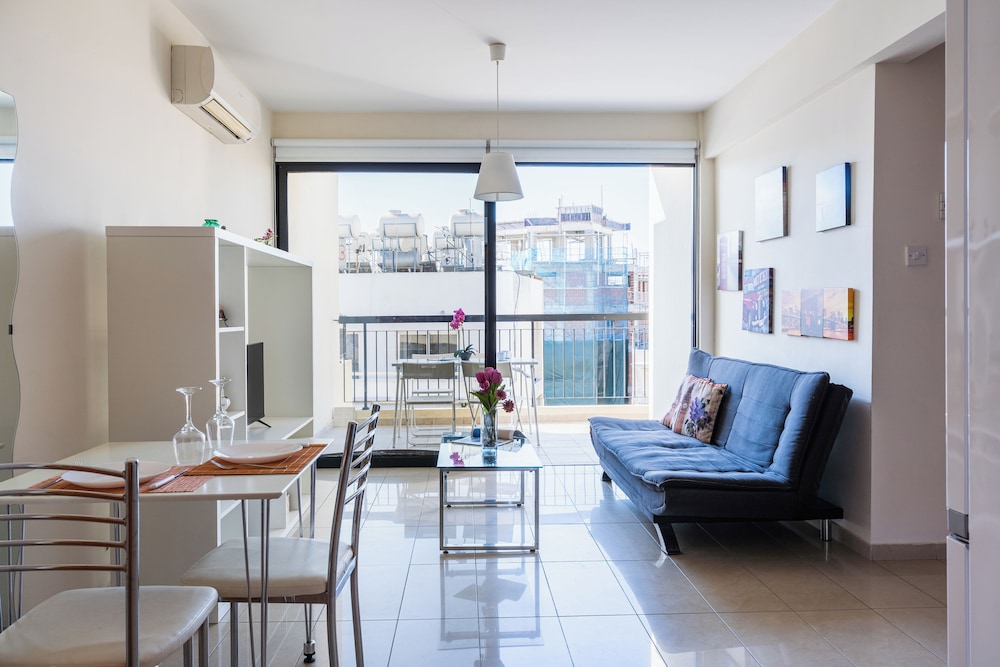 Glade - 1 BR Apt. & Balcony in Larnaca