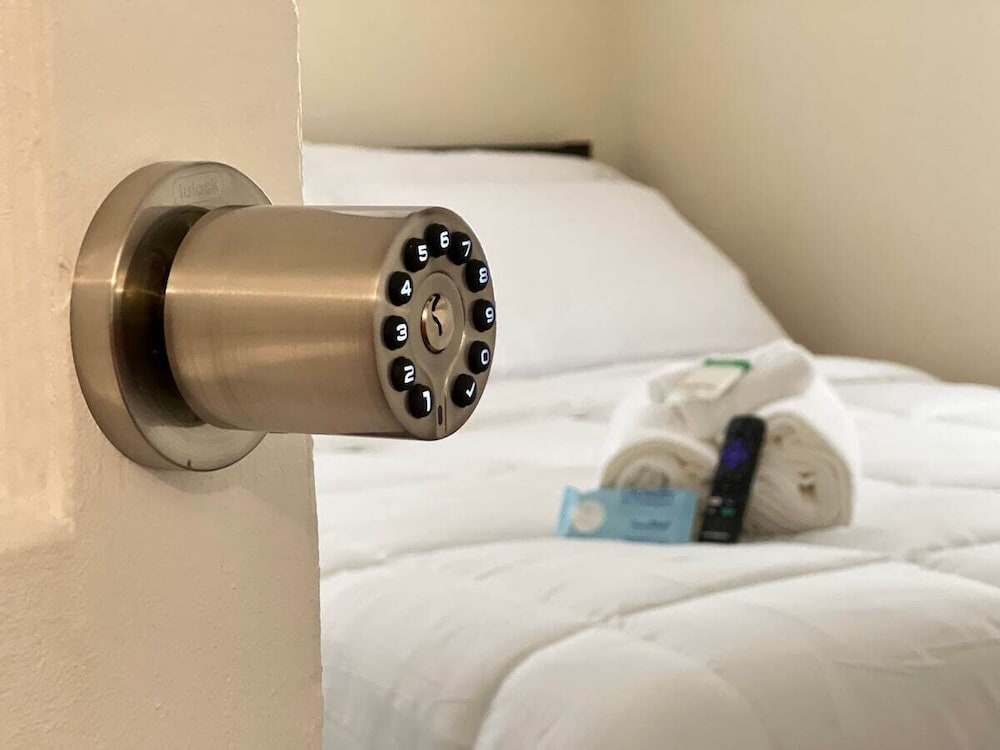 Cozy Davenport Rooms Near Posner Park Shopping & Dining